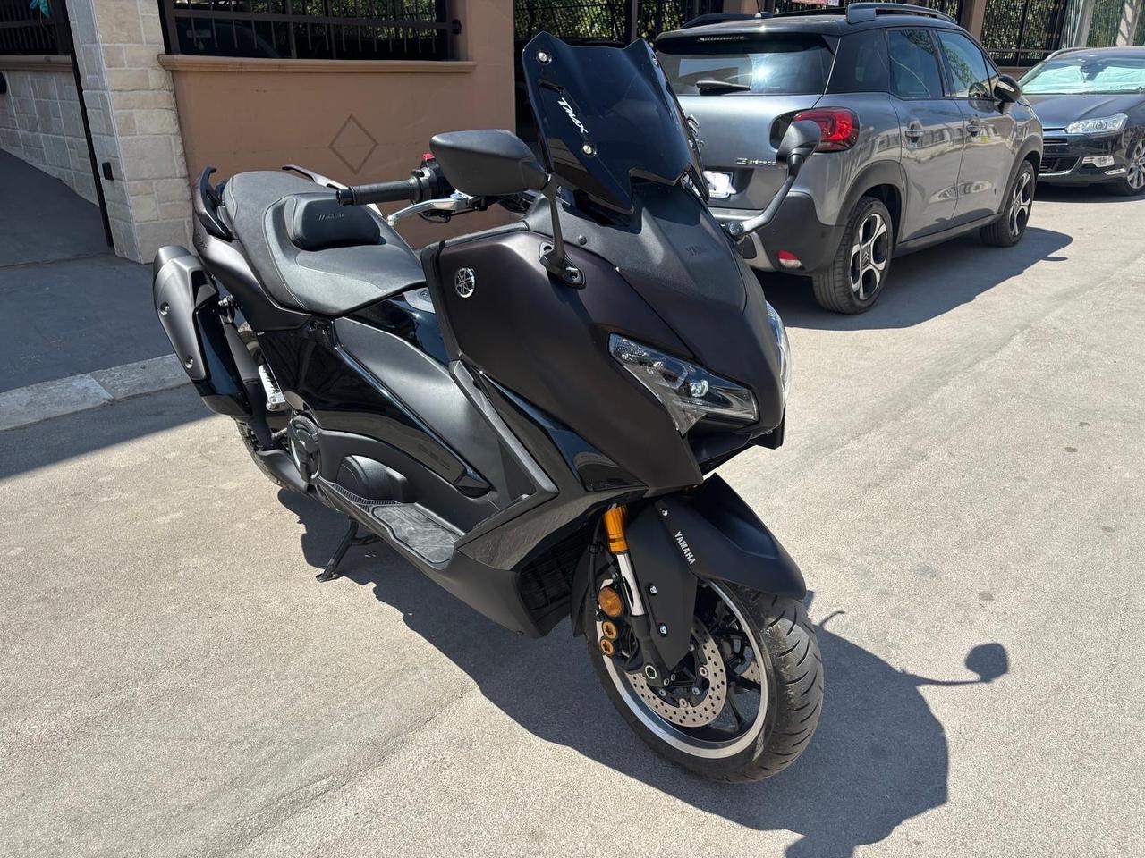Yamaha T Max 560 TECH MAX DARK MAGMA