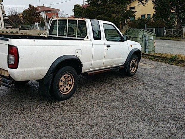 Nissan Navara (D22) 2.5 TD 100CV 4WD Cabina Singola