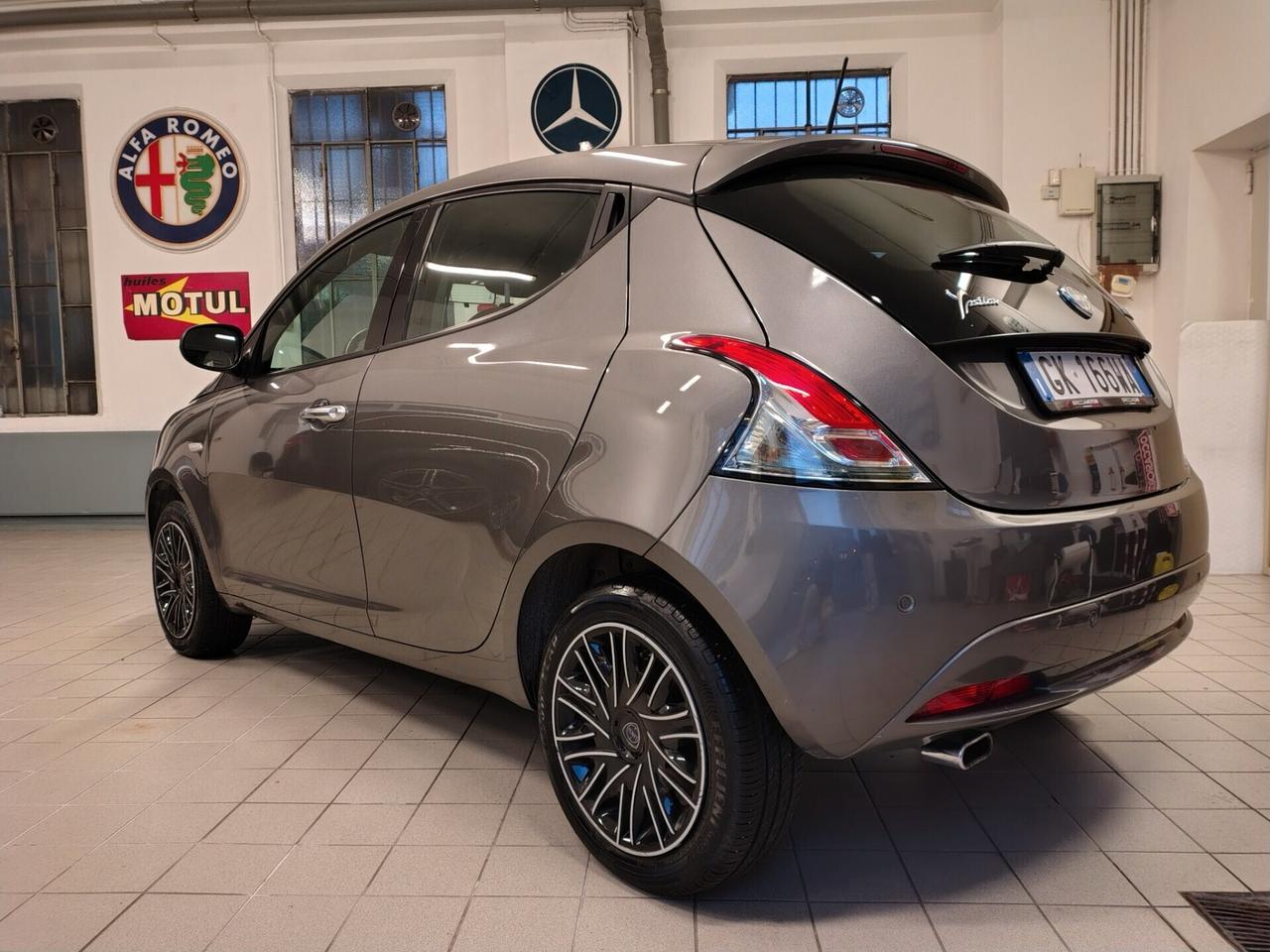 LANCIA YPSILON 1.0 HYBRID OK NEOPATENTATI