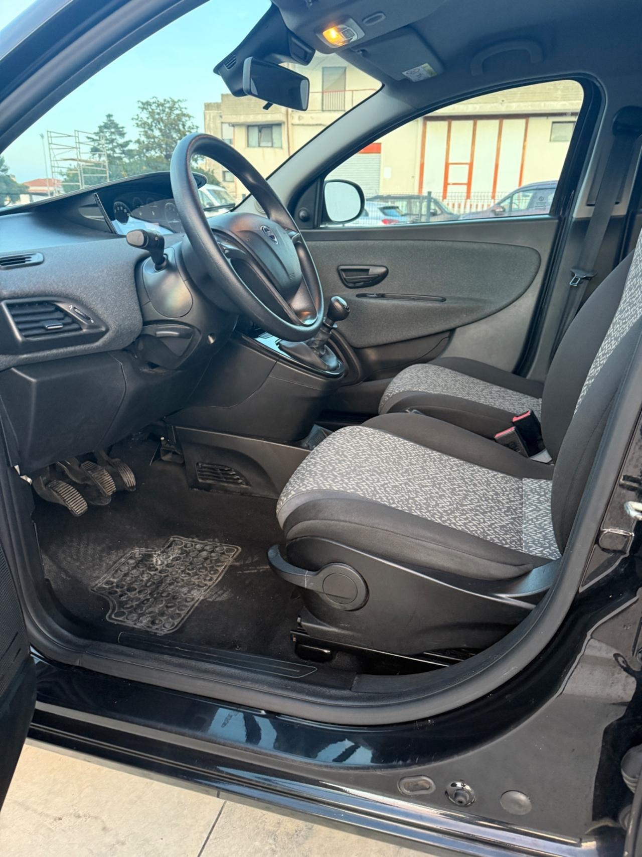 Lancia Ypsilon 1.0 FireFly 5 porte S&S Hybrid Ecochic Gold