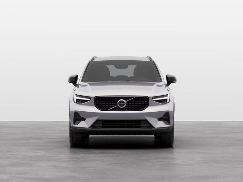 Volvo XC40 B3 163+14 CV Mild Hybrid Benzina Automatica Plus Dark