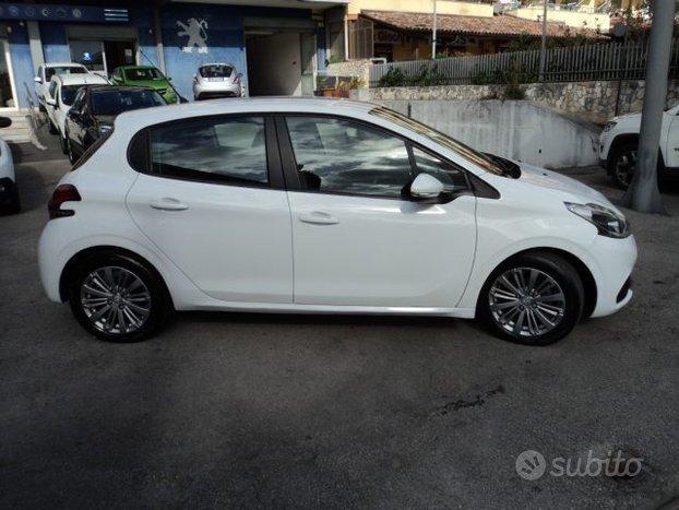 PEUGEOT 208 1.6 Allure