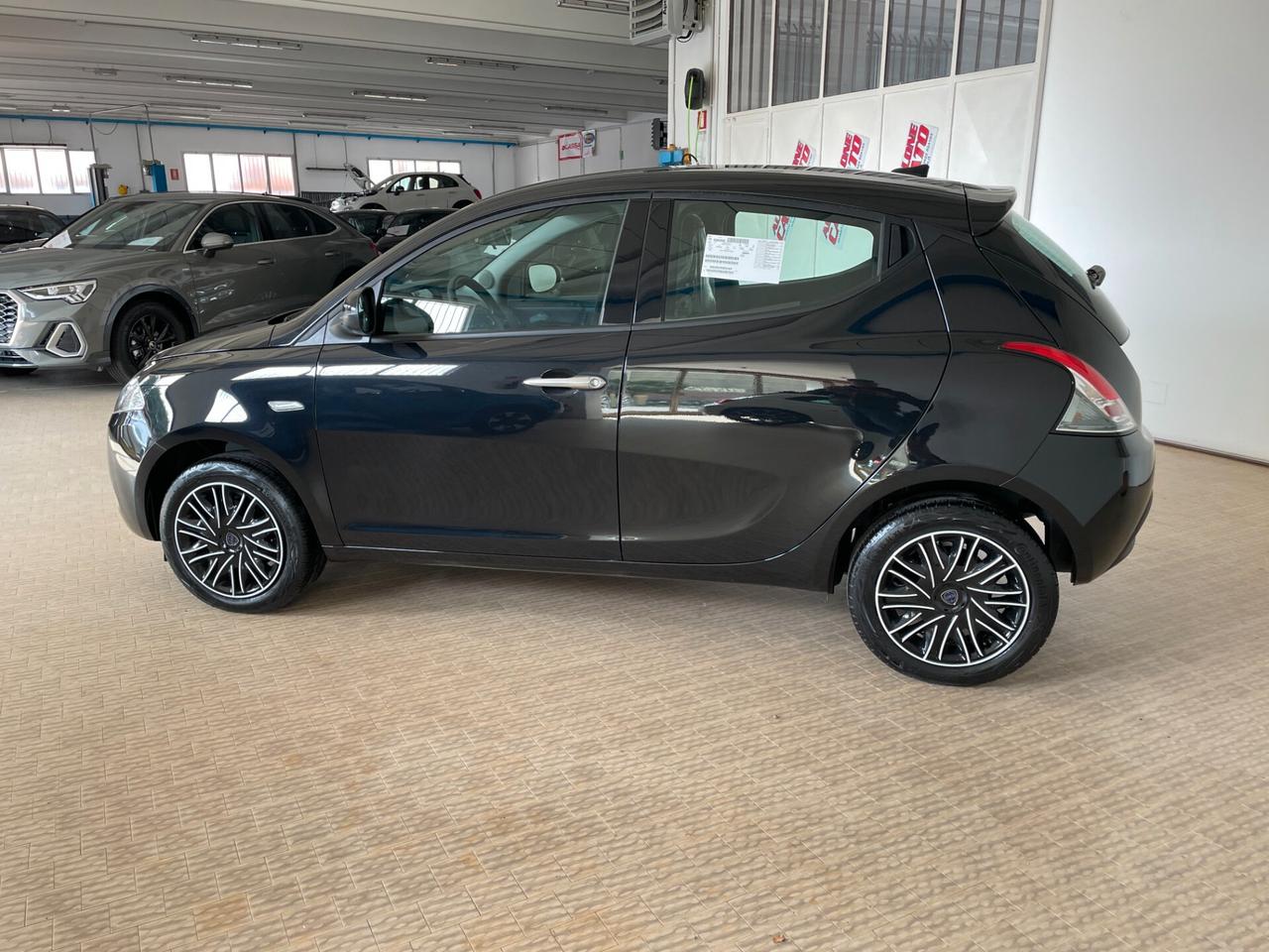 Lancia Ypsilon 1.0 FireFly 5 porte S&S Hybrid Oro