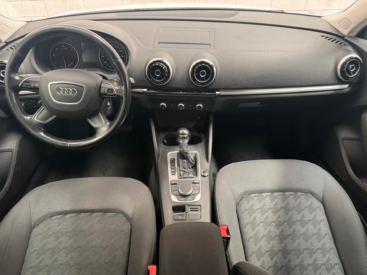 Audi A3 allestimento (clean diesel S tronic Ambition)