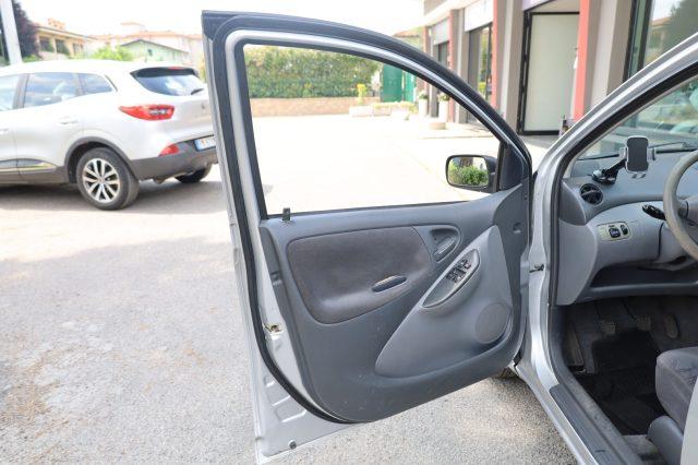 TOYOTA Yaris 1.0i 16V 5 Porte Sol Ideale per NEOPATENTATI
