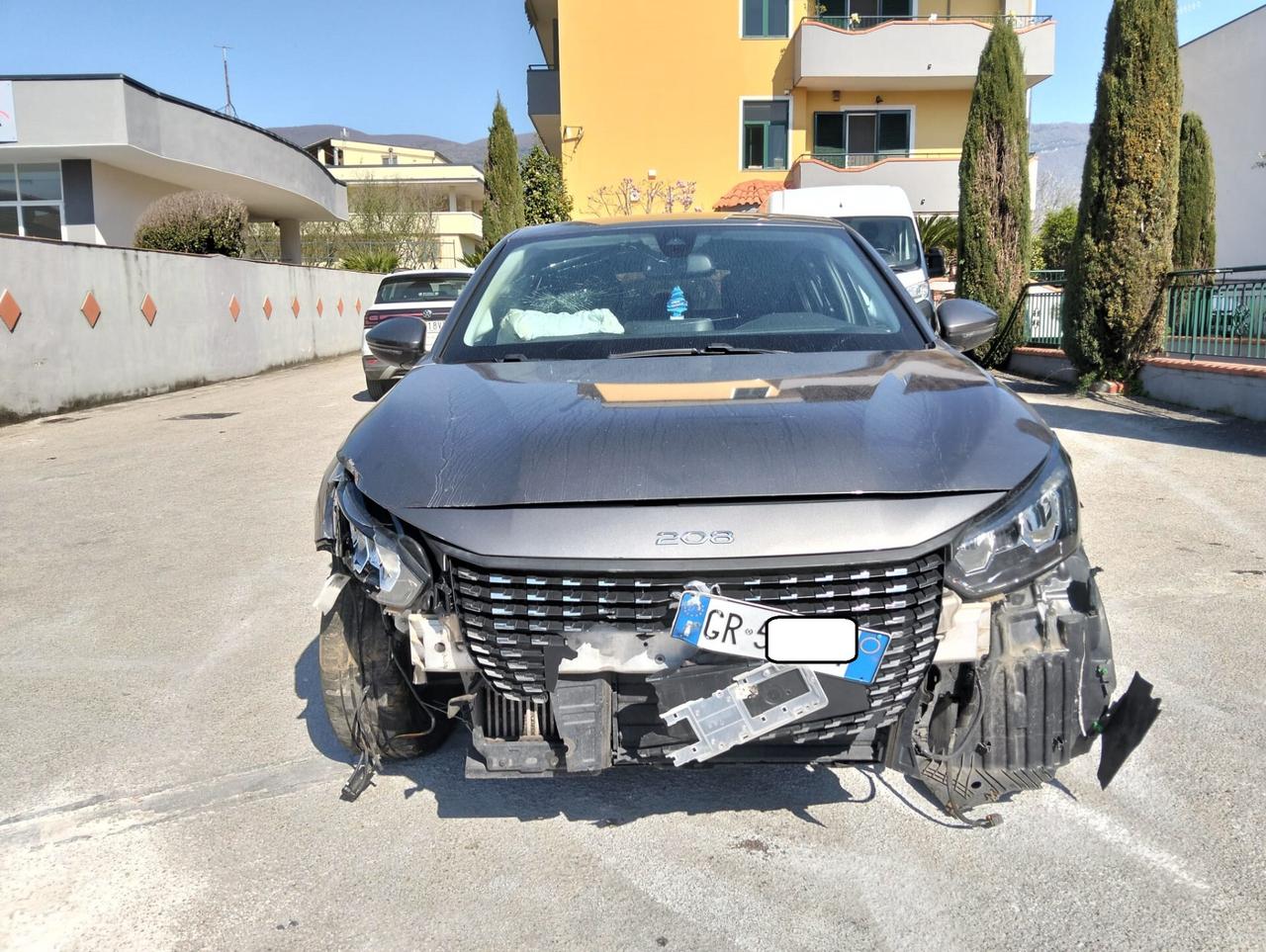 Peugeot 208 1.2 Benzina 100cv 2020 SINISTRATA