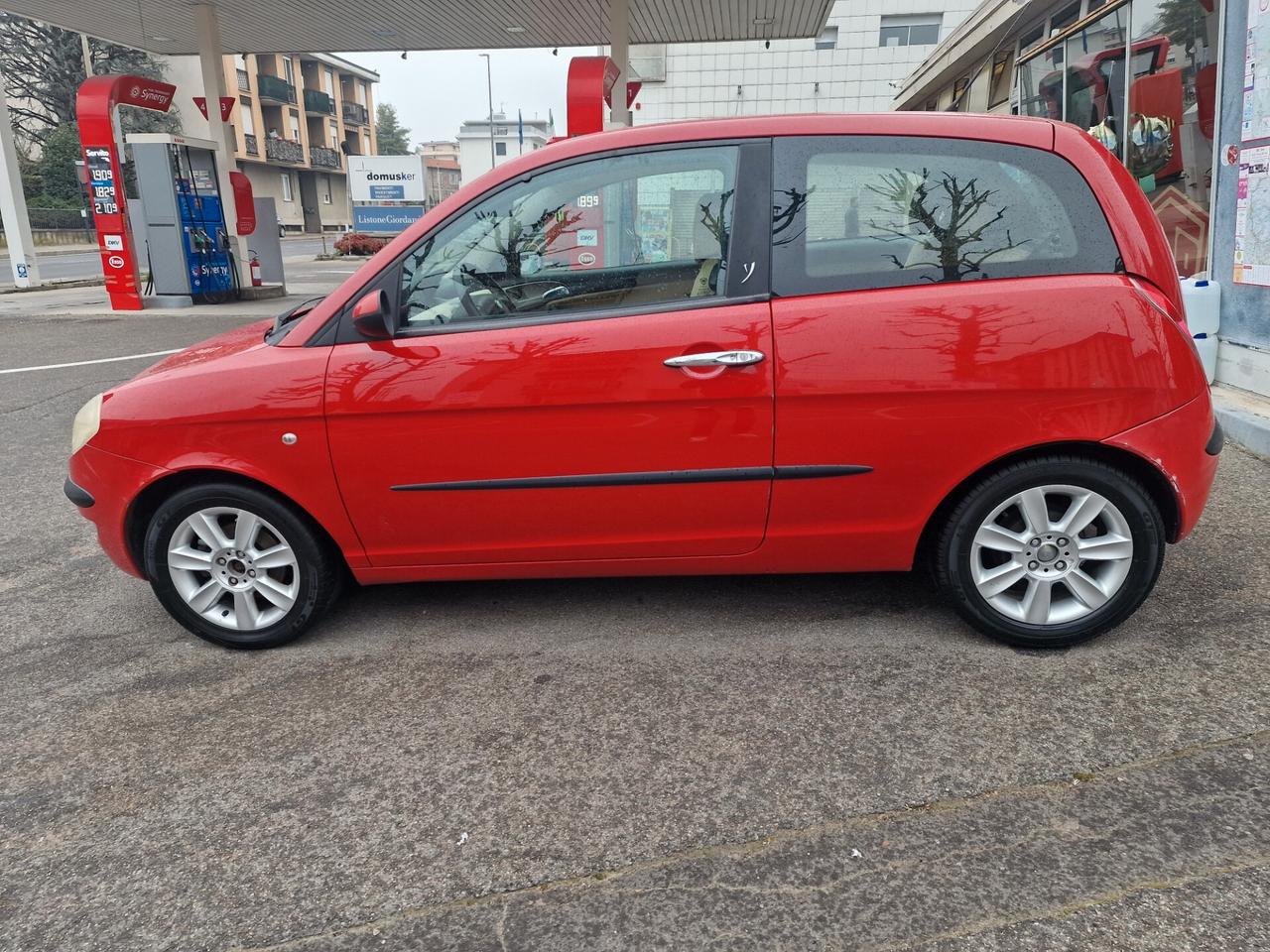 Lancia Ypsilon 1.4 16V Platino