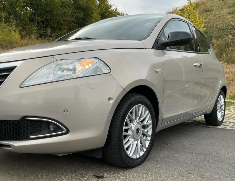 Lancia Ypsilon 1.2 69 CV 5 porte Gold-full-