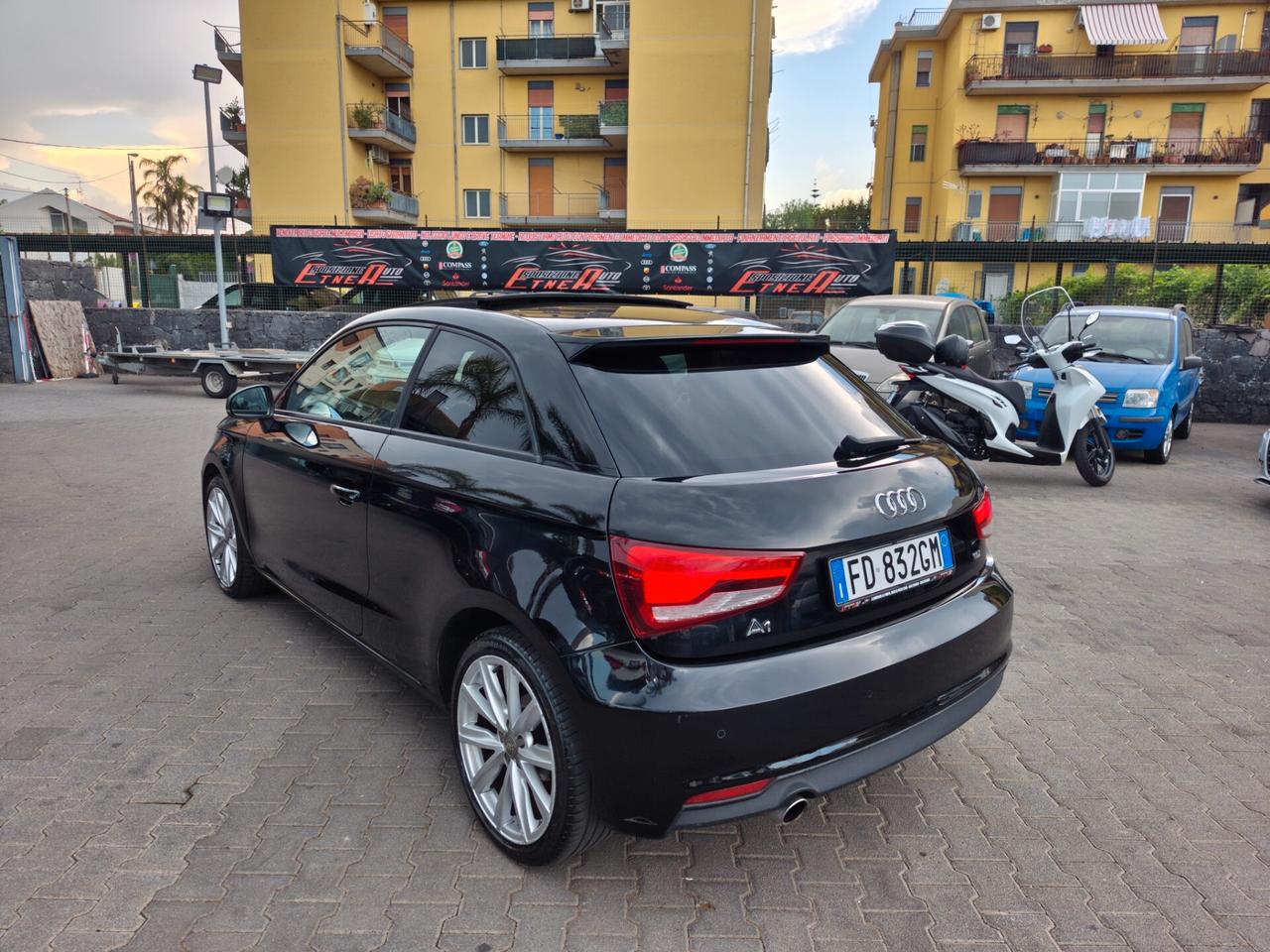Audi A1 1.6 TDI 116 CV Design full optional