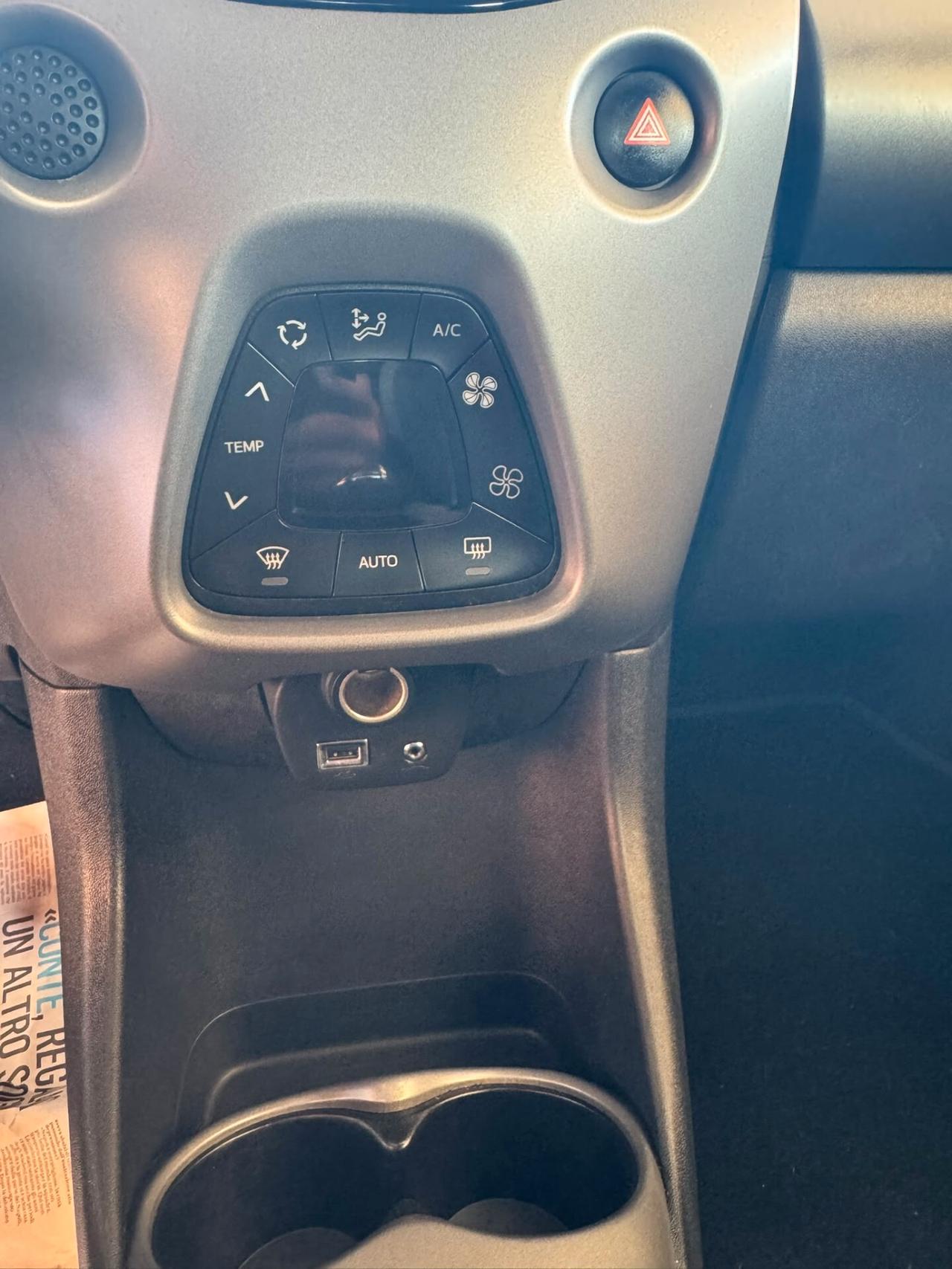 Toyota Aygo Connect 1.0 VVT-i 72 CV 5 porte x-play