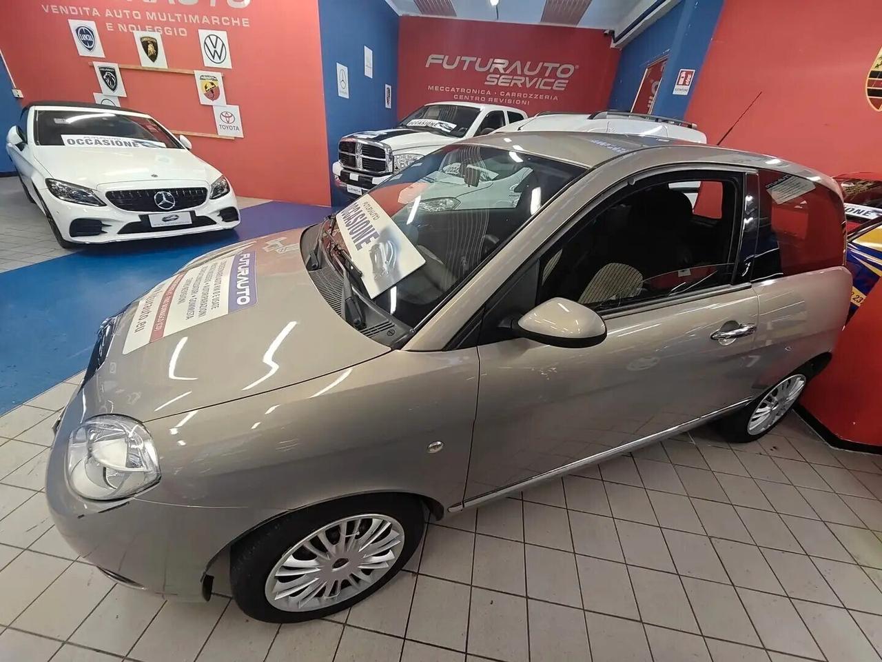 Lancia Ypsilon 1.2 8v ModaMilano Neo Patentati