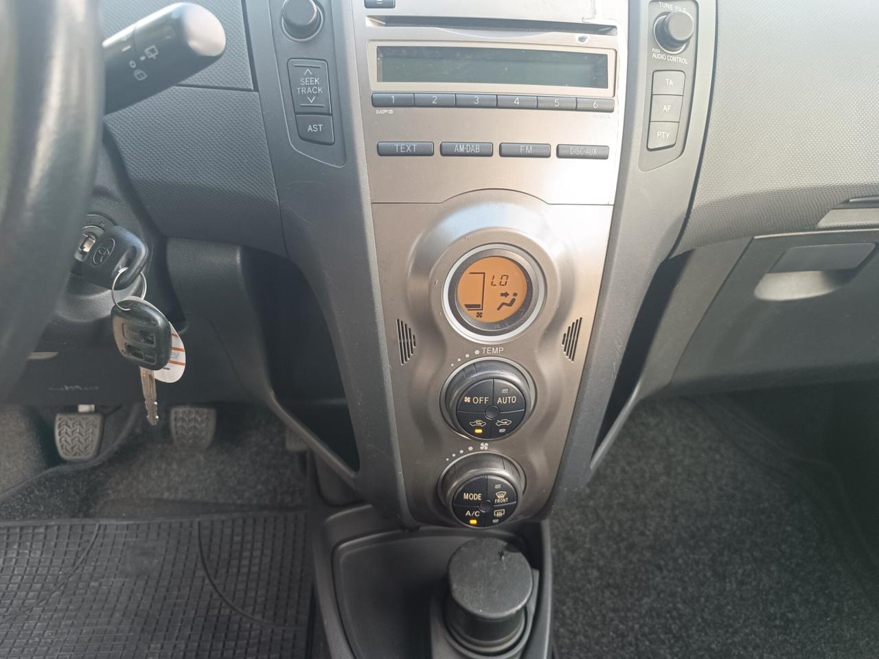 Toyota Yaris 1.0 5 porte SOLAMENTE 108.000 KM