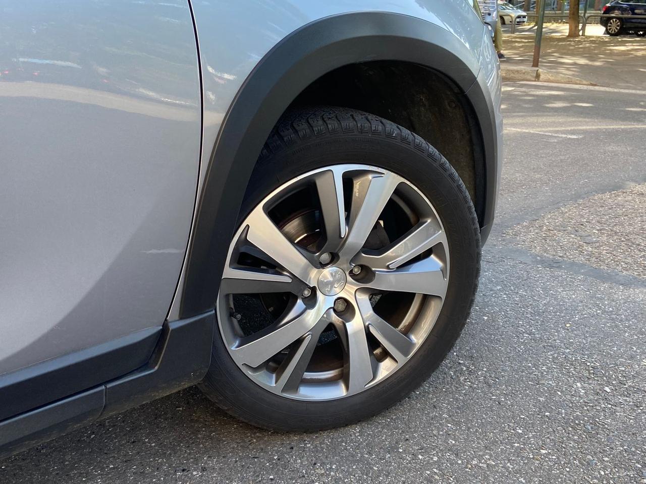 Peugeot 2008 Allure 1.5 Blue HDI 100 #11323
