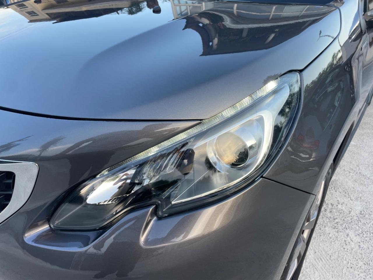 Peugeot 2008 PureTech 82 Style km 37.000 Nuova !