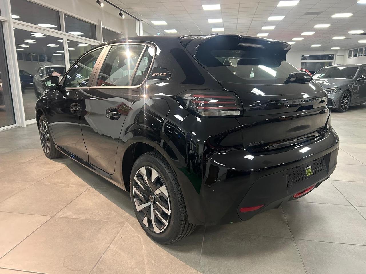 Peugeot 208 Hybrid 100 e-DCS6 Style