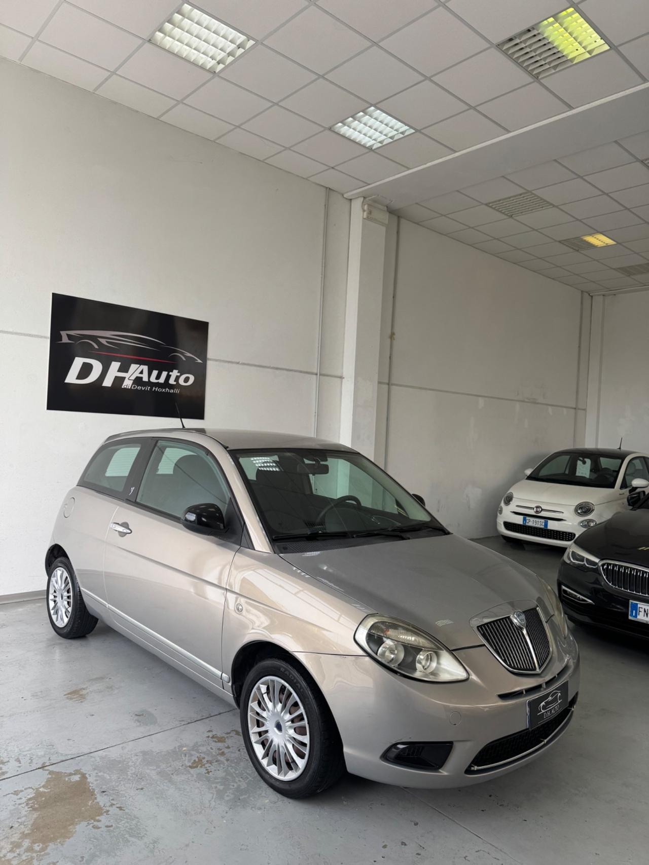Lancia Ypsilon 1.2 69 CV Unyca