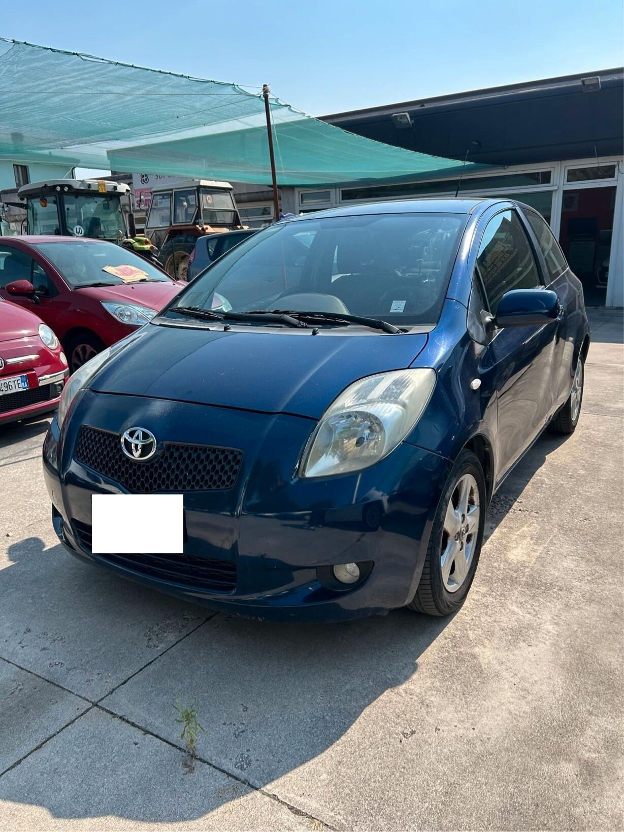 Toyota Yaris 1.4 D-4D 3 porte Sol OK NEO PATENTATI