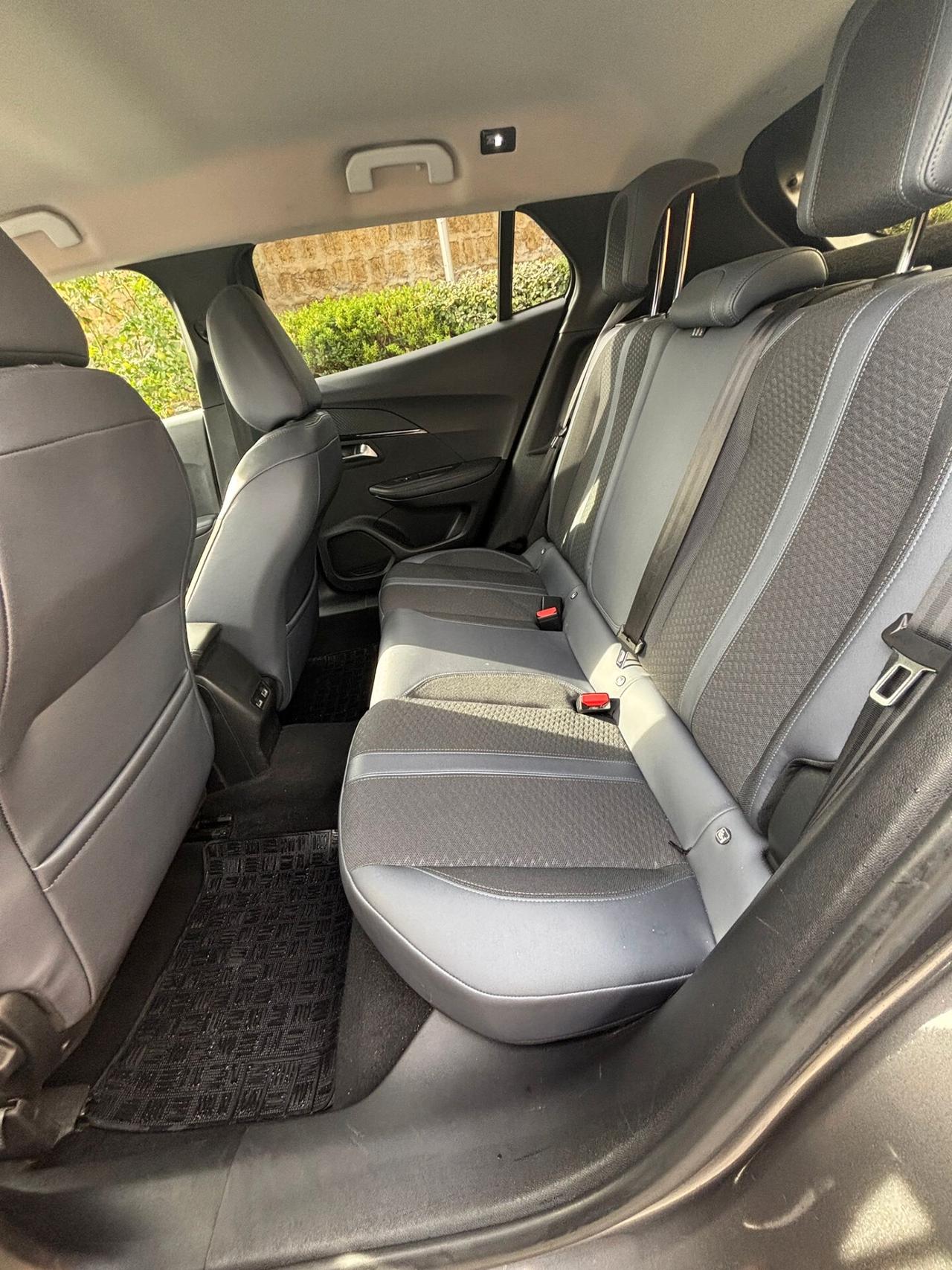 Peugeot 2008 BlueHDi 100 S&S Allure Navi Pack