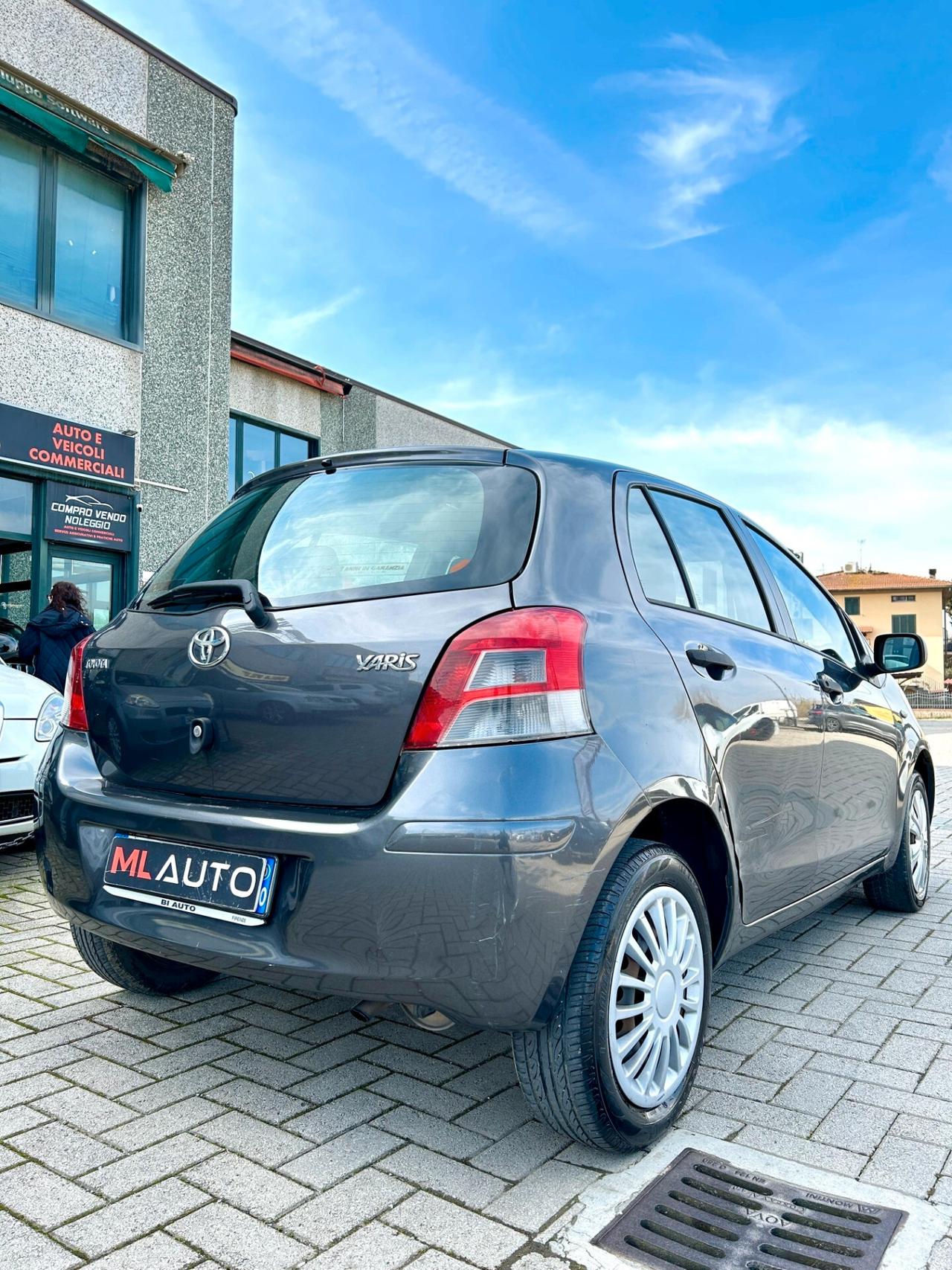 Toyota Yaris 1.0 5 porte Luxury Pack - OK NEOPATENTATO