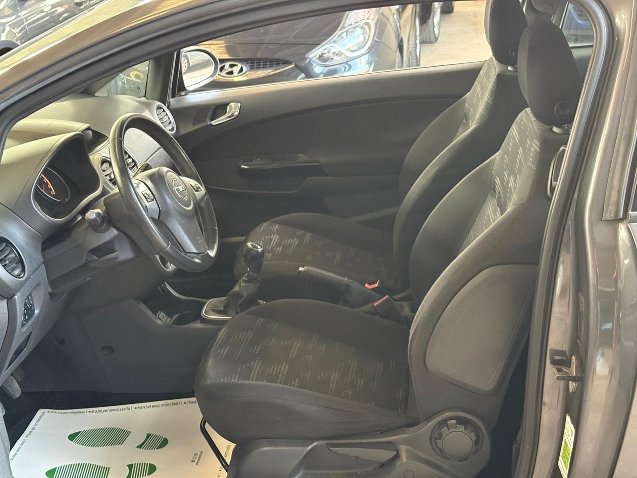 Opel Corsa 1.2 5 porte Club