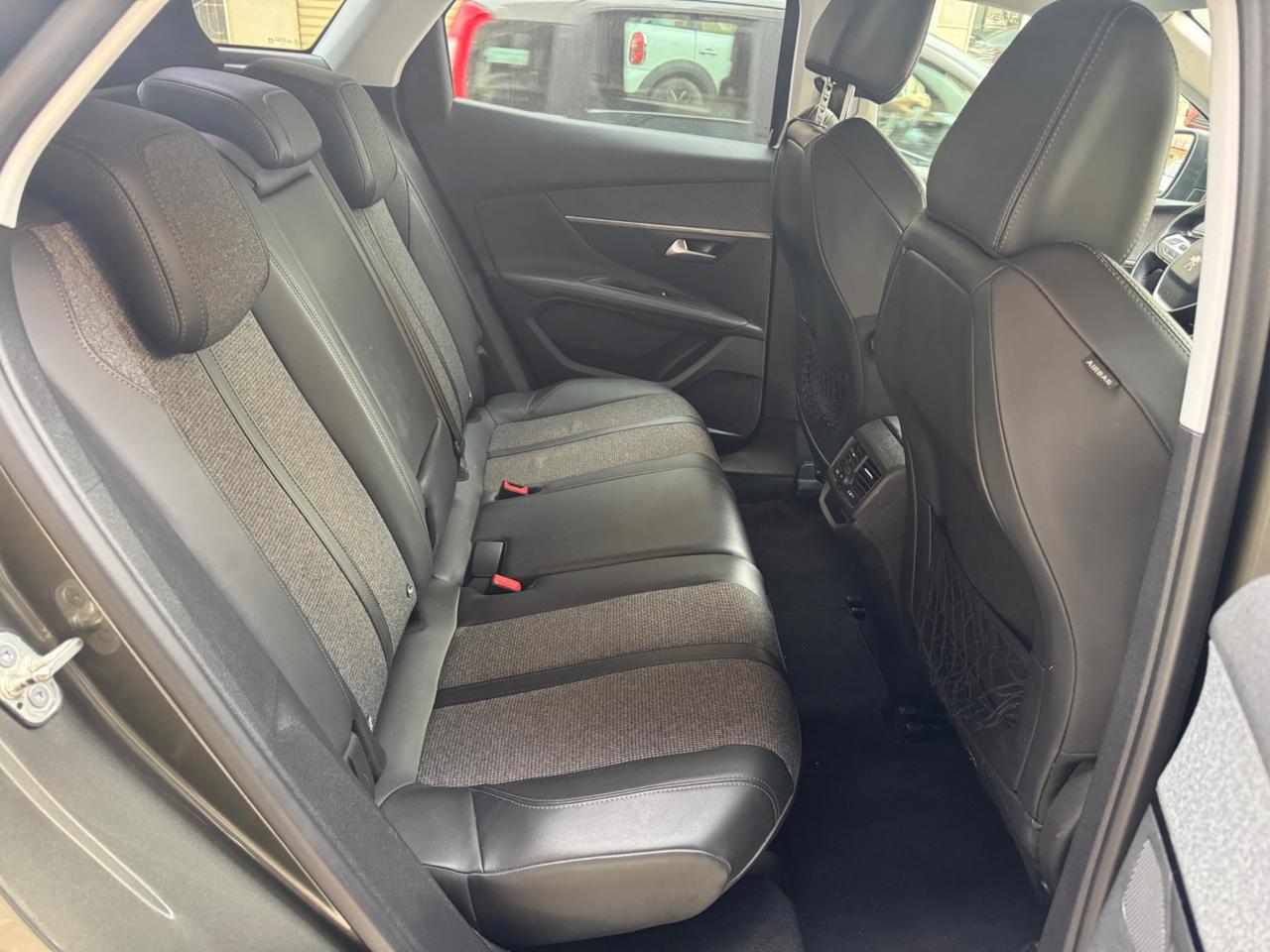 Peugeot 3008 BlueHDi 130 S&S Allure