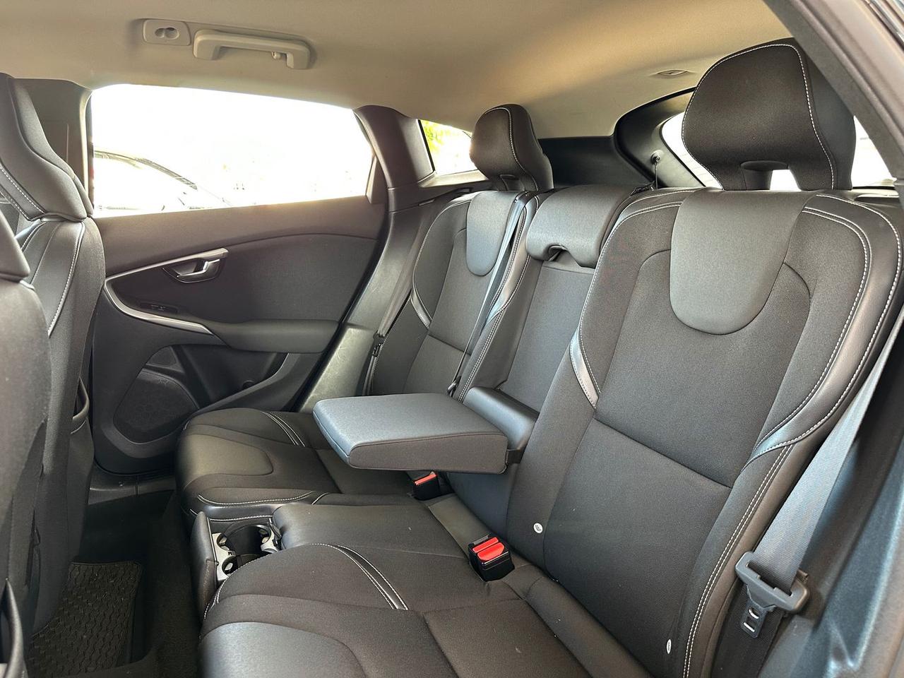 Volvo V40 Business Plus 2.0 T2 #6843