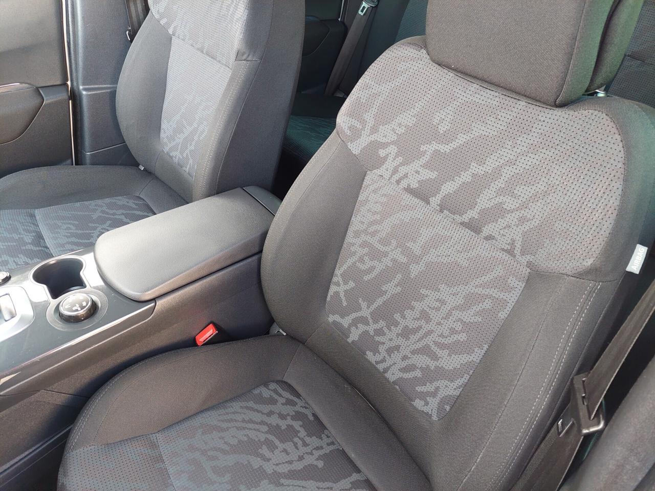 Peugeot 3008 1.6 HDi 110CV cambio robotizzato