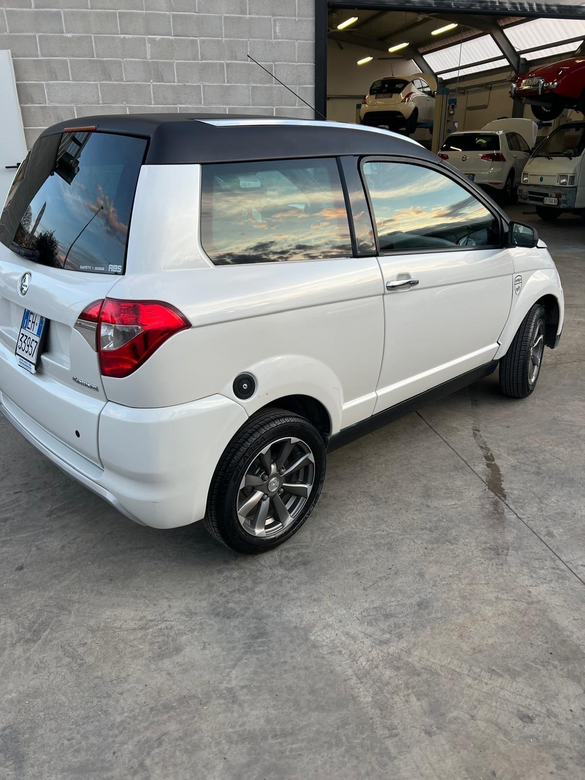 Aixam Crossover Premium Vision 4 posti si guida dai 16 anni con patente B1