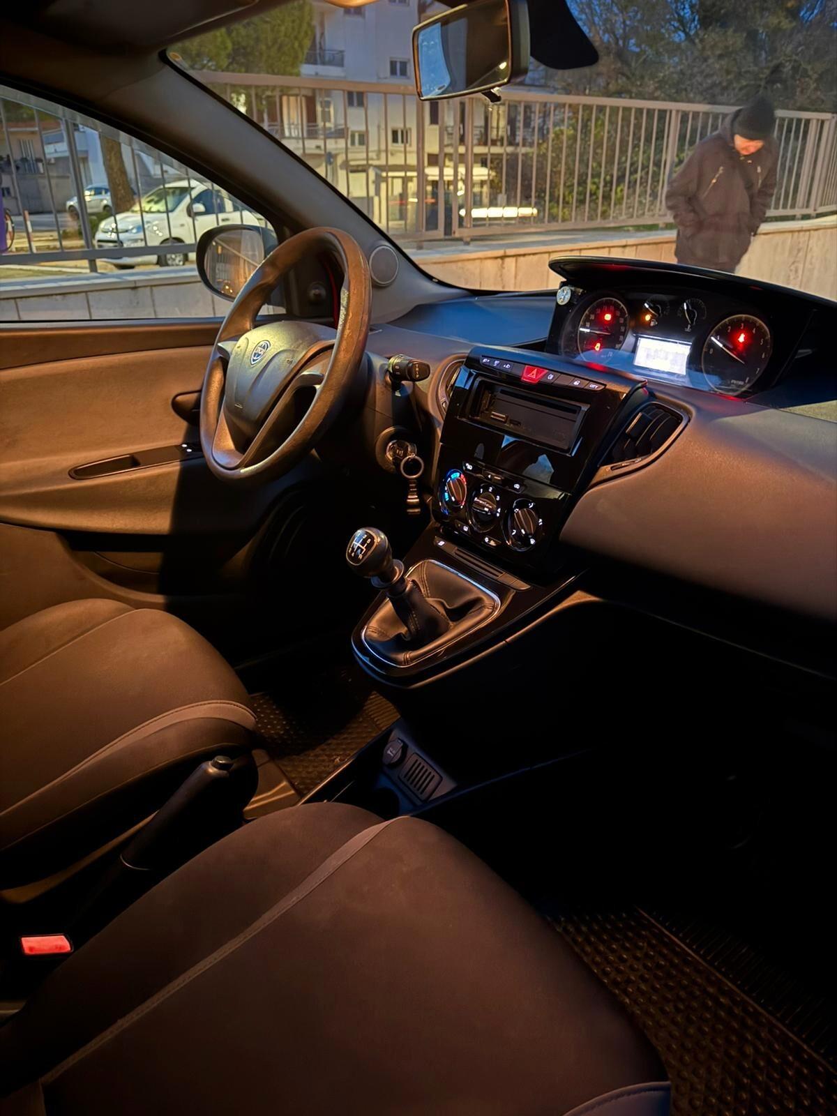 Lancia Ypsilon 1.2 69 CV 5 porte Gold , NEOPATENTATI