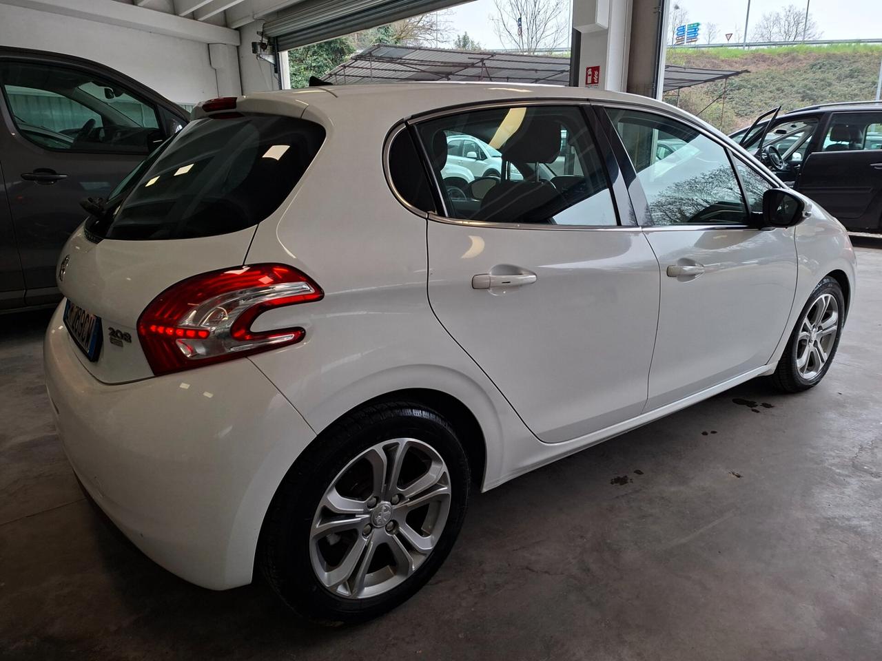 Peugeot 208 1.6 HDI DA NEOPATENTATI / EURO 5B