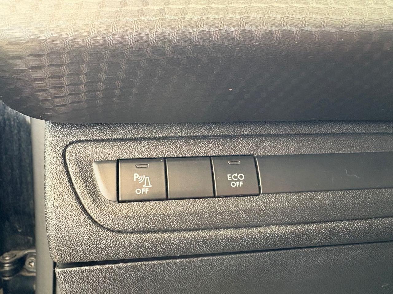 Peugeot 2008 Allure 1.6 Blue HDI 120 DISTRIB #9753