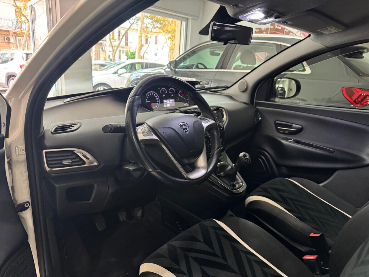 Lancia Ypsilon 1.3 MJT 95 CV 5 porte S&S Gold