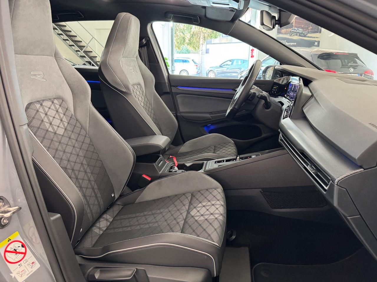 Volkswagen Golf 1.5 eTSI 150 CV DSG R-Line TETTO