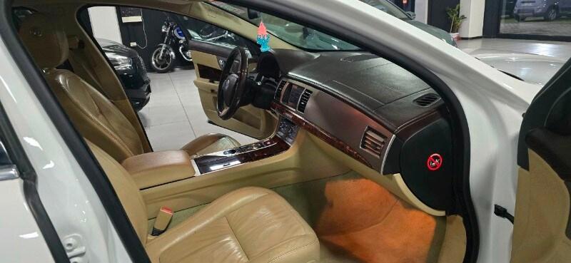 JAGUAR XF 1ª serie (X250) XF 3.0 D V6 Luxury