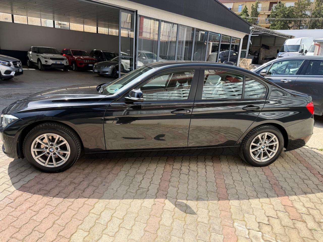 Bmw 318d 143 CV Business Automatico 2015