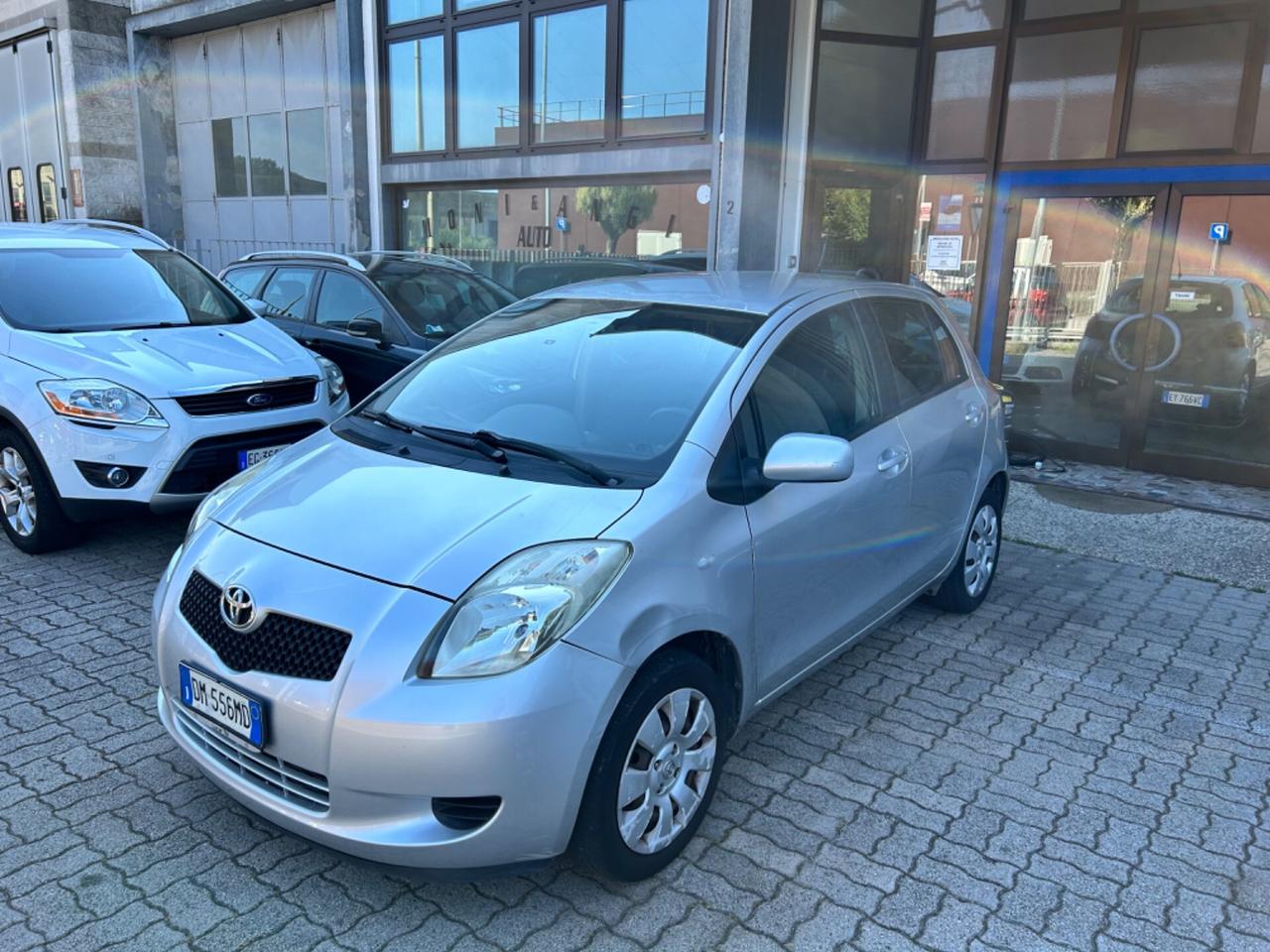 Toyota Yaris 1.0 5 porte neopatentati