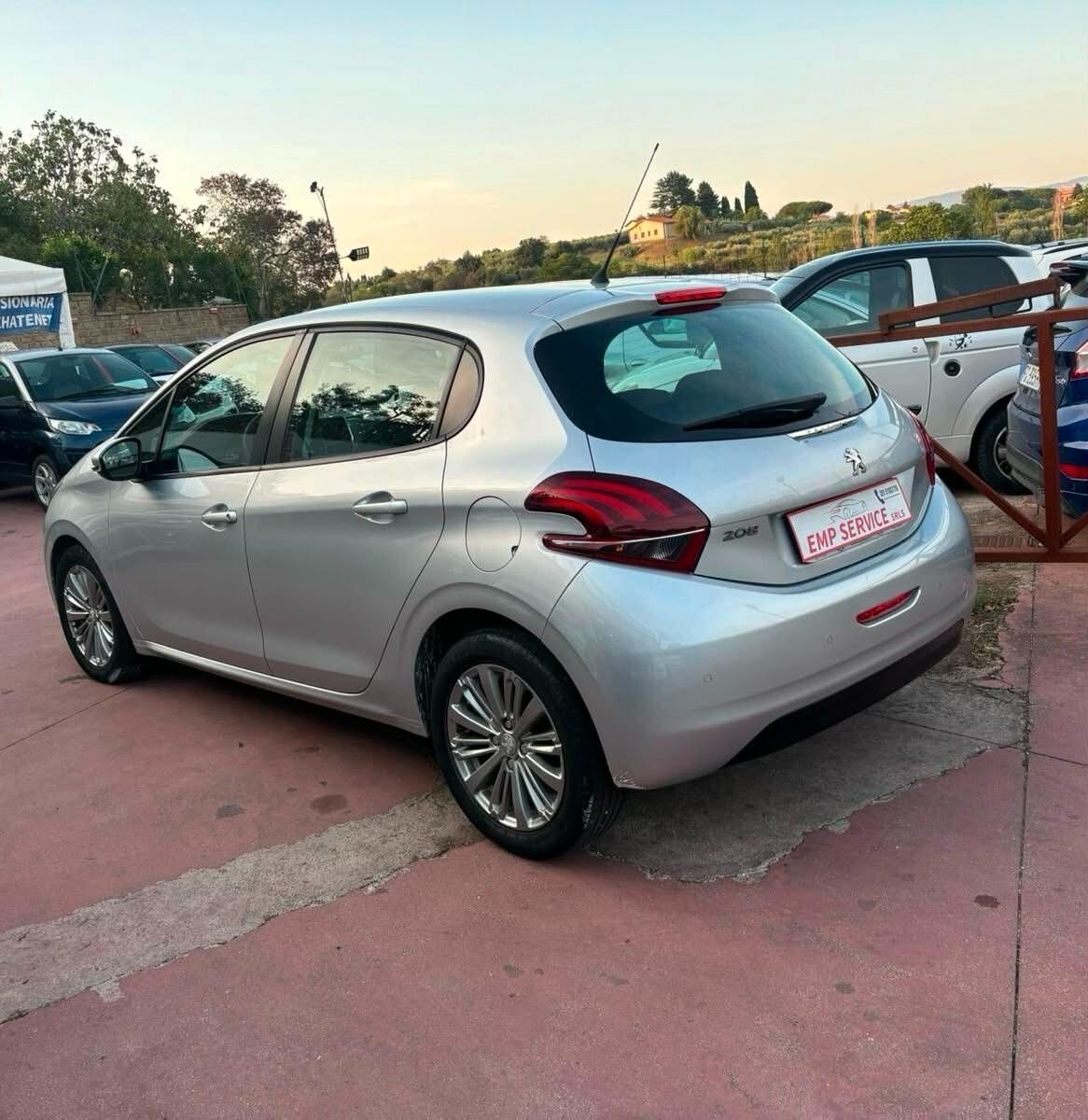 Peugeot 208 PureTech 82 5p. GPL Allure
