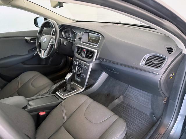 VOLVO V40 Cross Country D2 1.6 Summum