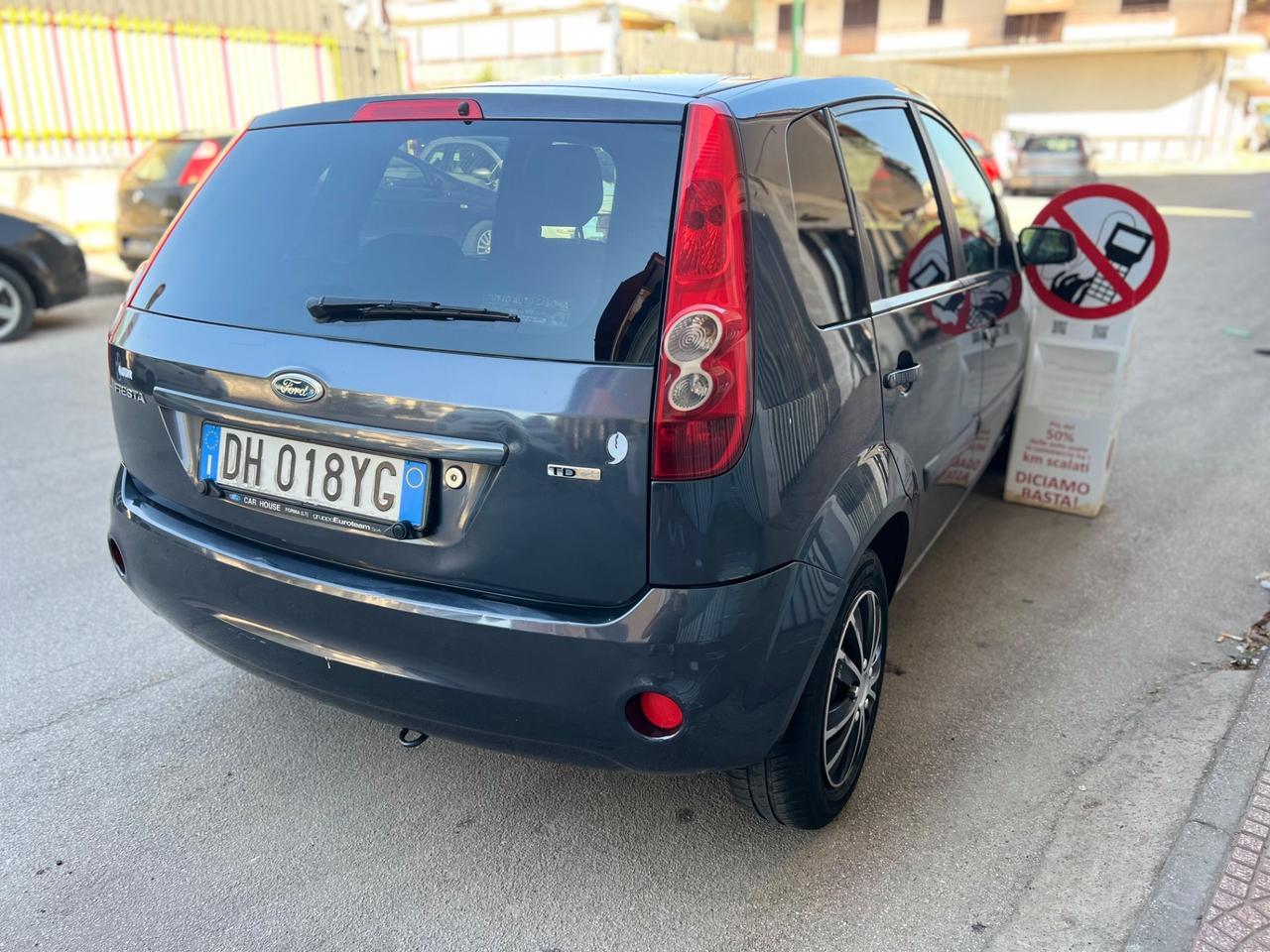 Ford Fiesta 1.4 diesel anno 2008 Cambio Automatico 185,000Km