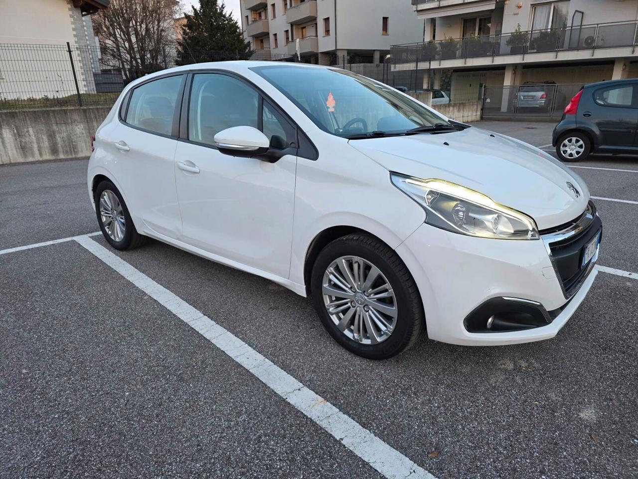 Peugeot 208 PureTech 82 5 porte Allure