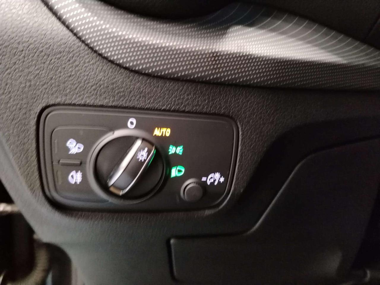 Audi Q2 Q2 35 2.0 tdi Identity Black s-tronic