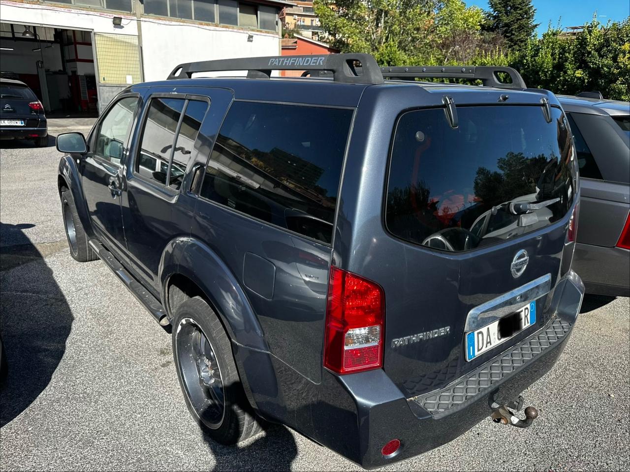 Nissan Pathfinder 2.5 diesel cambio automatico gancio traino 7 Posti