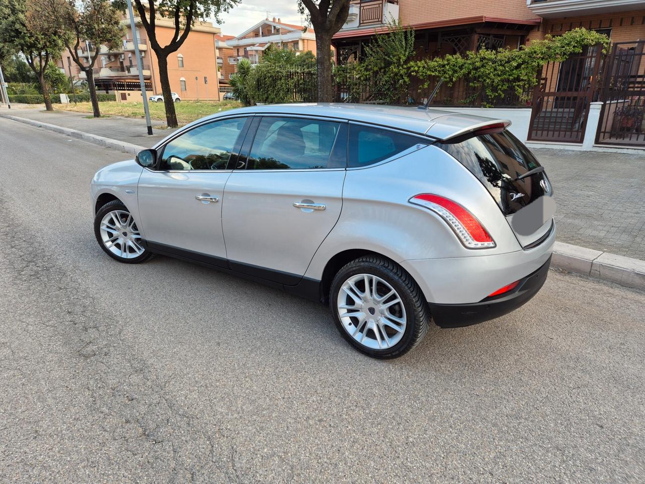 Lancia delta 1.6 multijet 120cv cambio automatico 2014