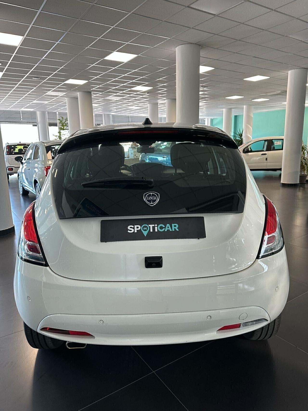 LANCIA YPSILON 1.0 HYBRID 70CV 2024 PLATINO
