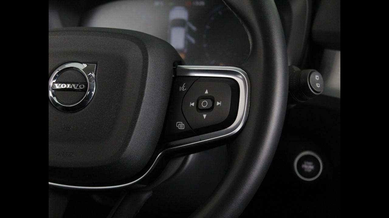 VOLVO XC40 - XC40 1.5 t3 Momentum 163cv auto my21