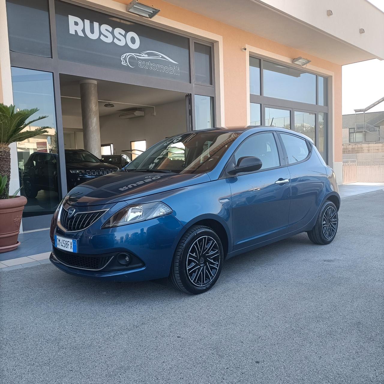 Lancia Ypsilon 1.0 FireFly 5 porte S&S Hybrid Silver