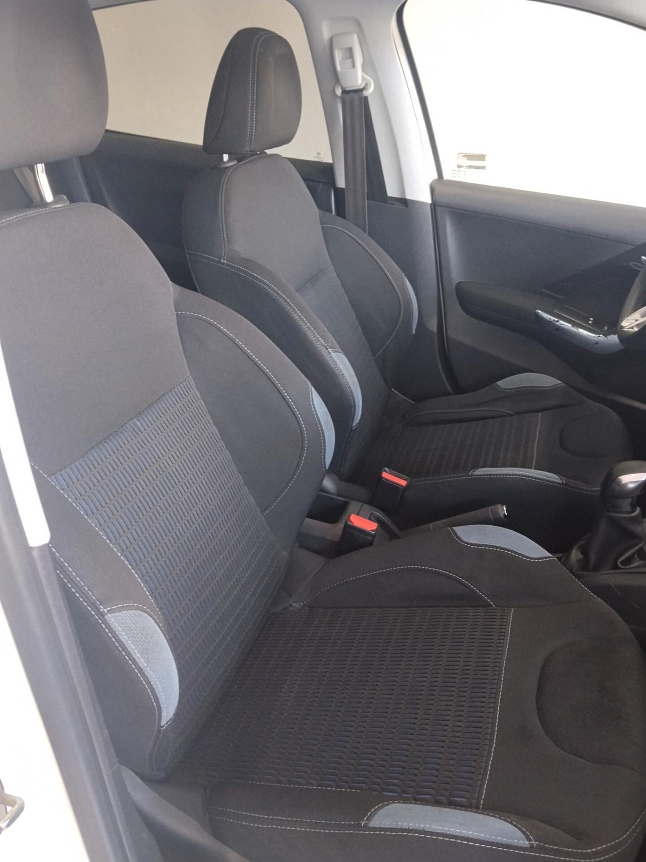 Peugeot 208 1.4 diesel 2013 CON GARANZIA