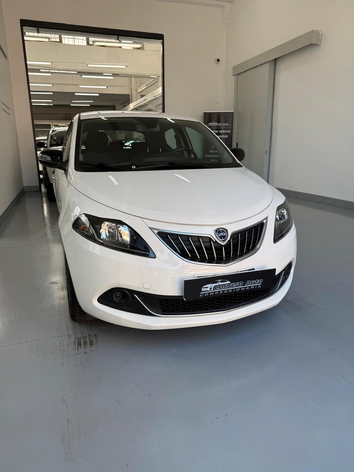 Lancia Ypsilon 1.0 FireFly 5 porte S&S Hybrid Ecochic Silver