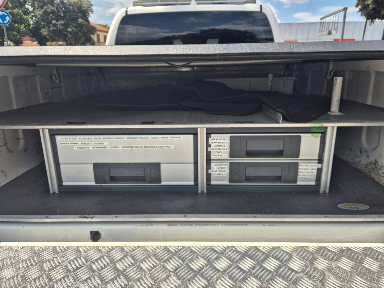 Toyota Hilux 2.4 D-4D A/T 4WD 4 porte Double Cab Lounge