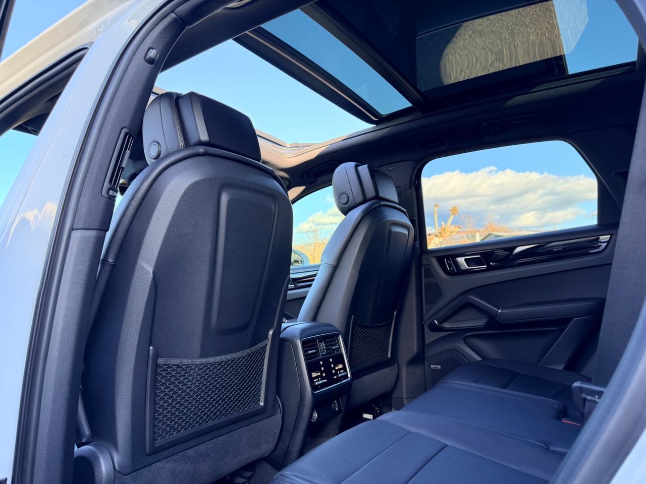 Porsche Cayenne 3.0 V6 white edition tetto apr